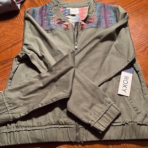 NWT ROXY ZIP UP LIGHT COAT , L, olive green with Aztec pattern